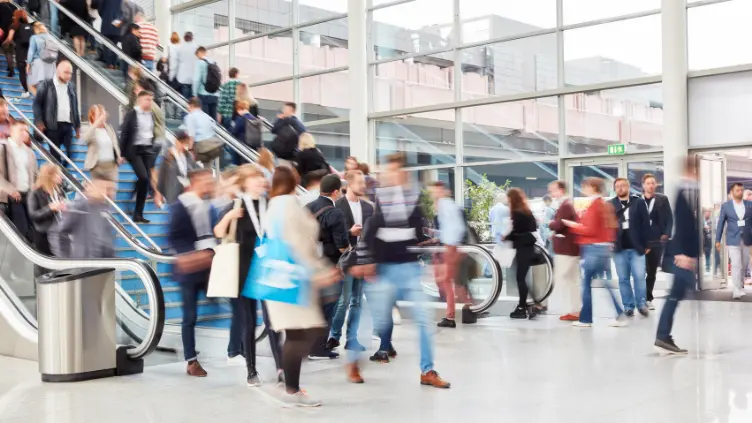 Enhancing the Shopping Mall Experience with WiFi Analytics, Tailored Access Journeys & Real-time Customer Feedback